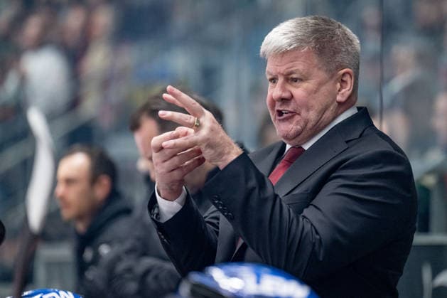 Bill Peters Head Coach, Augsburger Panther with instructions Gesture Gesture GER, Augsburger Panther vs EHC Red Bull Muenchen, Ice Hockey, DEL, 46 Matchday, Season 2025 2026, 27 02 2026 GER, Augsburger Panther vs EHC Red Bull Muenchen, Ice Hockey, DEL, 46 Matchday, Season 2025 2026, 27 02 2026 Augsburg Copyright: xEibner-Pressefoto HeikexFeinerx EP_HFR