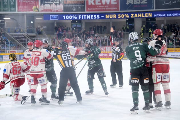 Pack formation on the ice Bietigheim Steelers vs EV Landshut, Ice Hockey, DEL 2, 49 Matchday, Season 2025 2026, 27 02 2026 Bietigheim Steelers vs EV Landshut, Ice Hockey, DEL 2, 49 Matchday, Season 2025 2026, 27 02 2026 Bietigheim Copyright: xEibner-Pressefotox EP_TBR