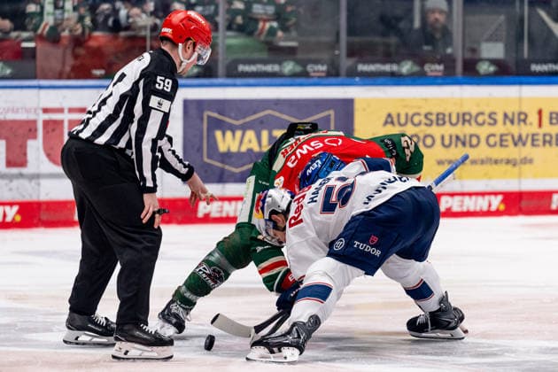 Linesperson Jonas Reinold executes a faceoff between Alexandre Grenier Augsburger Panther, 82 and Patrick Hager EHC Red Bull Muenchen, 52 GER, Augsburger Panther vs EHC Red Bull Muenchen, Ice Hockey, DEL, Matchday 46, Season 2025 2026, 27 02 2026 GER, Augsburger Panther vs EHC Red Bull Muenchen, Ice Hockey, DEL, Matchday 46, Season 2025 2026, 27 02 2026 Augsburg Copyright: xEibner-Pressefoto HeikexFeinerx EP_HFR