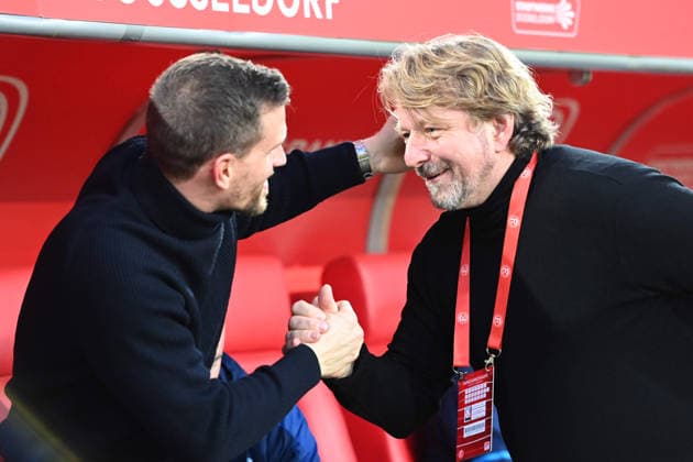 Sven MISLINTAT, Chief Sports Officer Fortuna Duesseldorf right, welcomes Simon ZOLLER, Soccer 2 Bundesliga, 24 Matchday, Fortuna Duesseldorf D VfL Bochum 2 1 on 27 02 2026 at Merkur Spiel Arena Duesseldorf Germany DFL regulations prohibit any use of photographs as image sequences and or quasi video ÃÂ