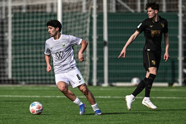 U 19 DFB Young Talent League main round, FC Augsburg VfL Wolfsburg, Augsburg, 28 02 2026 Released Darwin Soylu VfL Wolfsburg U19, 6 on the ball Augsburg, 28 02 2026 4 matchday of the U 19 DFB Young Talent League main round, FC Augsburg VfL Wolfsburg, Paul Renz Akademie Augsburg Copyright: xBEAUTIFULxSPORTS Märklx