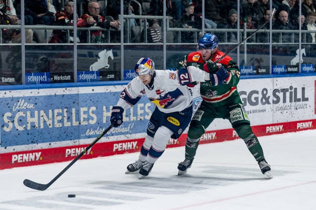 Battle for the puck duel between Brady Ferguson EHC Red Bull Muenchen, 12 and Alexander Blank Augsburger Panther, 26 GER, Augsburger Panther vs EHC Red Bull Muenchen, Ice Hockey, DEL, 46 Matchday, Season 2025 2026, 27 02 2026 GER, Augsburger Panther vs EHC Red Bull Muenchen, Ice Hockey, DEL, 46 Matchday, Season 2025 2026, 27 02 2026 Augsburg Copyright: xEibner-Pressefoto HeikexFeinerx EP_HFR
