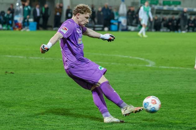 Silas Joel Pruefrock 43 Spvgg Greuther Fuerth with a tee shot, Action, Spvgg Greuther Fuerth vs FC Schalke 04, Football, Men, 2 Bundesliga, Season 2025 2026, Second round, 24 Matchday, 28 02 2026 DFB regulations prohibit any use of photographs as image sequences and or quasi video Fuerth Bayern Germany Copyright: xkolbert-press MartinxAgüerax