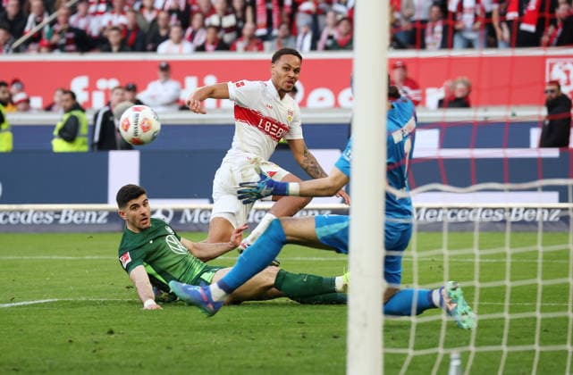 01 03 2026, Germany, Stuttgart, Soccer Bundesliga, Matchday 20, VfB Stuttgart vs VfL Wolfsburg, 4 0 Goal, f l Konstantinos Koulierakis VfL , Scorer Nikolas Nartay VfB , in goal Kamil Grabara VfL