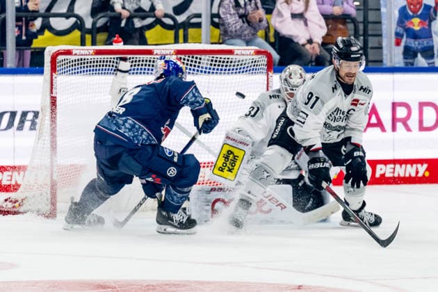 Tobias Rieder EHC Red Bull Muenchen, 8 misses here against Moritz Mueller Koelner Haie, 91 and Janne Juvonen goalie, Koelner Haie, 30 GER, EHC Red Bull Muenchen vs Koelner Haie, Ice Hockey, DEL, 47 Matchday, Season 2025 2026, 01 03 2026 GER, EHC Red Bull Muenchen vs Koelner Haie, Ice Hockey, DEL, 47 Matchday, Season 2025 2026, 01 03 2026 Muenchen Copyright: xEibner-Pressefoto HeikexFeinerx EP_HFR