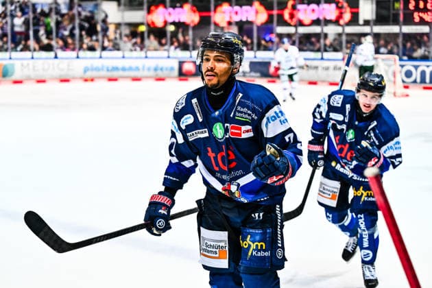 Goalscorer Colin Ugbekile Iserlohn Roosters, 79 , GER, Iserlohn Roosters vs Augsburger Panther, Ice Hockey, Penny DEL, 47 Matchday, Season 2025 2026, 01 03 2026, GER, Iserlohn Roosters vs Augsburger Panther, Ice Hockey, Penny DEL, 47 Matchday, Season 2025 2026, 01 03 2026 Iserlohn Copyright: xJonasxBrockmann Eibner-Pressefotox EP_JBN