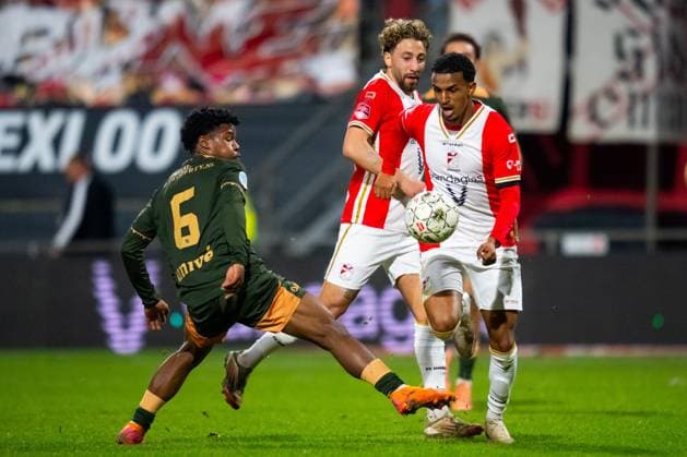 EMMEN , 02 03-2026 , Stadium Oude Meerdijk , season 2025 2026 , Dutch Keuken Kampioen Divisie football , match between FC Emmen and Jong FC Utrecht , picture shows FC Utrecht player Jaygo van Ommeren FC Emmen player Filimon Gerezgiher Emmen - Jong Utrecht  x202038921x Copyright: