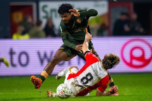 EMMEN , 02 03-2026 , Stadium Oude Meerdijk , season 2025 2026 , Dutch Keuken Kampioen Divisie football , match between FC Emmen and Jong FC Utrecht , picture shows FC Utrecht player Jaygo van Ommeren FC Emmen player Alaa Bakir Emmen - Jong Utrecht  x202039158x Copyright: