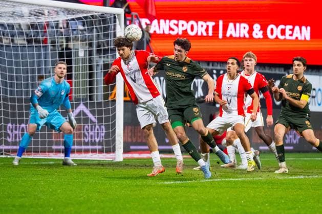 EMMEN , 02 03-2026 , Stadium Oude Meerdijk , season 2025 2026 , Dutch Keuken Kampioen Divisie football , match between FC Emmen and Jong FC Utrecht , picture shows FC Emmen player Julien Mesbahi Emmen - Jong Utrecht  x202040429x Copyright: