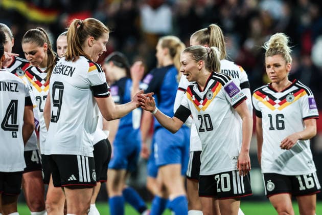 Sport, Soccer, World Cup Qualification Europe Women Season 2026 League A Group 4 1 Matchday Germany Slovenia 03 03 2026, Rudolf Harbig Stadium Dresden Goal celebration Germany after the goal to 2 0 by Elisa Senß Germany, 20 , the players are happy Sjoeke Nüsken Germany, 9 Dresden Rudolf Harbig Stadium Saxony Germany