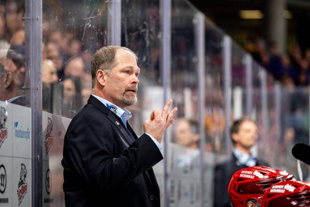 Steve Walker Trainer, Coach, Headcoach, Schwenninger Wild Wings, SWW , Nuernberg Ice Tigers vs Schwenninger Wild Wings, Eishockey, Penny DEL, 48 Spieltag, 04 03 2026, Nuernberg Ice Tigers vs Schwenninger Wild Wings, Eishockey, Penny DEL, 48 Spieltag, 04 03 2026 Copyright: xEibner-Pressefoto ThomasxHahnx EP_NIT