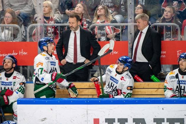 Bill Peters, Head Coach, Augsburger Panther , Koelner Haie vs Augsburger Panther, Penny Deutsche Eishockey Liga, DEL, Herren , 48 Spieltag, 04 03 2026 Köln NRW Germany Copyright: xkolbert-press MartinxWdziecznyx