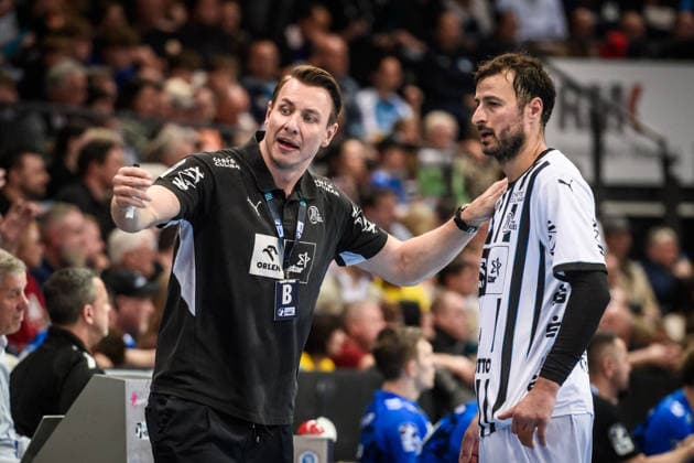 Filip Jicha THW Kiel, coach with Domagoj Duvnjak THW Kiel, 04 GER, TVB Stuttgart THW Kiel, DAIKIN HBL, handball, Bundesliga, 24 match day, 2025 2026 season, 05 03 2026 GER, TVB Stuttgart THW Kiel, DAIKIN HBL, handball, Bundesliga, 24 match day, 2025 2026 season, 05 03 2026 Stuttgart Copyright: xSandyxDinkelackerx EP_SDR