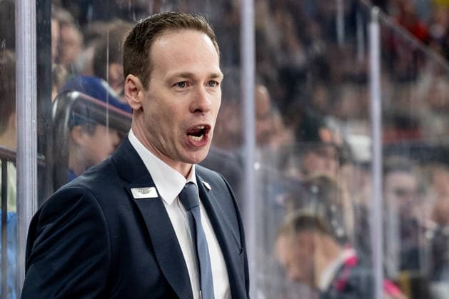 Tyler Haskins Head Coach, Grizzlys Wolfsburg screaming shouting GER, EHC Red Bull Muenchen vs Grizzlys Wolfsburg, Ice Hockey, DEL, 49 Matchday, Season 2025 2026, 06 03 2026 GER, EHC Red Bull Muenchen vs Grizzlys Wolfsburg, Ice Hockey, DEL, 49 Matchday, Season 2025 2026, 06 03 2026 Muenchen Copyright: xEibner-Pressefoto HeikexFeinerx EP_HFR