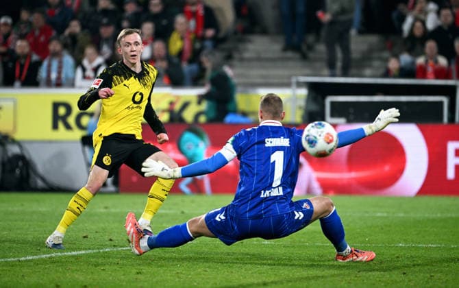 Football, Bundesliga, Germany, Men, Season 2025 2026, Matchday 25, Rhein Energie Stadion Köln, 1 FC Köln Borussia Dortmund Maximilian Beier BVB scores the goal for 0 2 against Marvin Schwäbe KOE Action