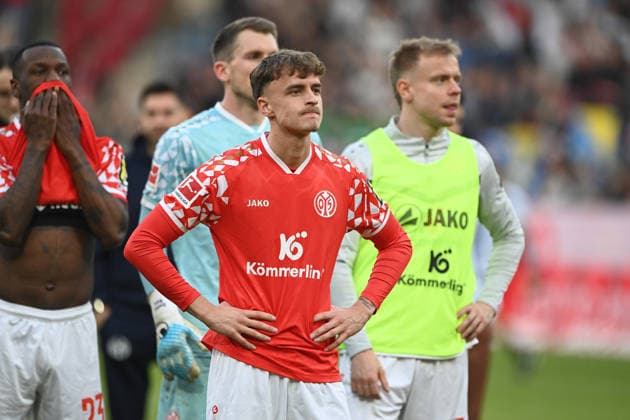Goalkeeper Daniel BATZ MZ , Nikolas VERATSCHNIG MZ and Lennard MALONEY MZ Disappointment, disappointed, frustration, dejected, 1 FSV Mainz 05 MZ VfB Stuttgart S 2 2 Football 1 Bundesliga Season 2025 2026, 25 Spieltag, Spieltag25, matchday25, am 07 03 2026, MEWA Arena Mainz DFL regulations prohibit any use of photographs as image sequences and or quasi video Â