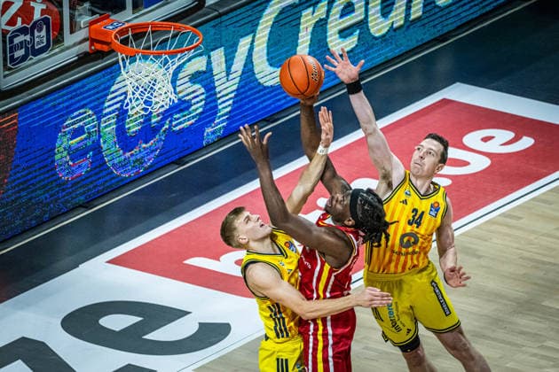 Basketball Berlin 08 03 2026 Season 2025 2026 EasyCredit BBL 1 Bundesliga Men, Men Alba Berlin Fitness First Würzburg Baskets Charles Thompson Würzburg, No 32 Sam Griesel Alba Berlin, No 05 Justin Bean Alba Berlin, No 34