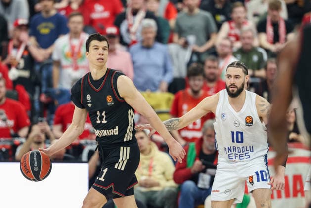 Vladimir Lucic FC Bayern Basketball, 11 with Isaia Cordinier Anadolu Efes Istanbul, 10 , GER, FC Bayern Basketball vs Anadolu Efes Istanbul, Basketball, Euroleague, Matchday 31, Season 2025 2026, 12 03 2026, GER, FC Bayern Basketball vs Anadolu Efes Istanbul, Basketball, Euroleague, Matchday 31, Season 2025 2026, 12 03 2026 Munich Copyright: xEibner-Pressefoto JennixMaulx EP_JML