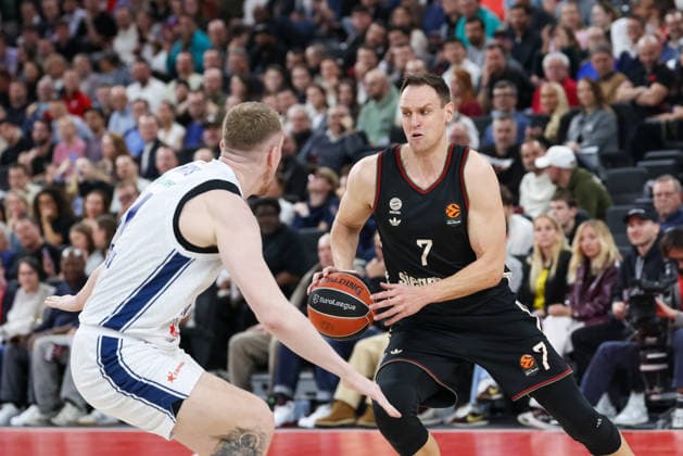 Johannes Voigtmann FC Bayern Basketball, 07 with Rolands Smits Anadolu Efes Istanbul, 11 , GER, FC Bayern Basketball vs Anadolu Efes Istanbul, Basketball, Euroleague, Matchday 31, Season 2025 2026, 12 03 2026, GER, FC Bayern Basketball vs Anadolu Efes Istanbul, Basketball, Euroleague, Matchday 31, Season 2025 2026, 12 03 2026 Munich Copyright: xEibner-Pressefoto JennixMaulx EP_JML