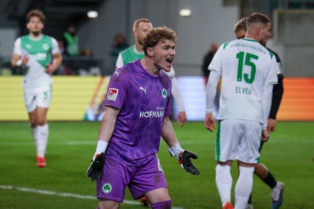 Silas Joel Pruefrock 43 Spvgg Greuther Fuerth cheers on his teammates, Emotion, Spvgg Greuther Fuerth vs SV Elversberg Fussball, Maenner, 2 Bundesliga, Saison 2025 2026, Rueckrunde, 26 Spieltag, 13 03 2026 DFB regulations prohibit any use of photographs as image sequences and or quasi video Fuerth Bayern Germany Copyright: xkolbert-press MartinxAgüerax