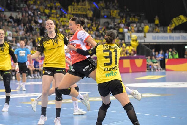 Elin Rosa Magnusdottir HSG Blomberg Lippe, 33 in duel with Kelly Vollebregt BVB Borussia Dortmund Handball, 31 BVB Borussia Dortmund Handball vs HSG Blomberg Lippe, Handball, Women, DHB Pokal Haushahn Final 4, Semi-final, Season 2025 2026, 14 03 2026 BVB Borussia Dortmund Handball vs HSG Blomberg Lippe, Handball, Women, DHB Pokal Haushahn Final 4, Semi-final, Season 2025 2026, 14 03 2026 Stuttgart Copyright: xEibner-Pressefoto TobiasxBaurx EP_TBR