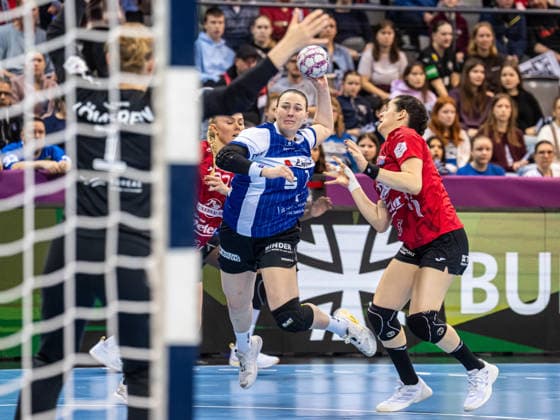 Diana Doegg Magnusdottir HSG Blomberg Lippe, 07 prevails against Rikke Hoffbeck Thueringer HC, 22 and Kelly de Abreu Rosa Thueringer HC, 77, Thueringer HC vs HSG Blomberg Lippe, Handball, DHB Pokal Haushahn Final 4, match for third place, 2025 2026 season, 15 03 2026 Thueringer HC vs HSG Blomberg Lippe, handball, DHB Pokal Haushahn Final 4, match for third place, 2025 2026 season, 15 03 2026 Stuttgart Copyright: xMichaelxSchmidt Eibner-Pressefotx EP_MST