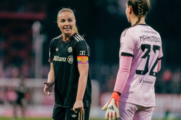 15.03.26, Women, Football, Google Pixel Frauen Bundesliga, Season 2025 2026, 1.FC Köln vs. FC Bayern München, Matchday 20 Glodis Perla Viggossdottir ( 4 - FC Bayern München) in a talk with Ena Mahmutovic ( 32 - FC Bayern München) Cologne Franz-Kremer-Stadium NRW Deutschland