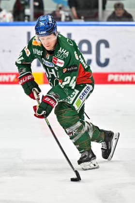 Penny DEL Augsburger Panther Grizzlys Wolfsburg, 15 03 2026 AUGSBURG, GERMANY 15 MARCH at the puck during his penalty T J TREVELYAN Augsburger Panther 24 Single photo Crop during the match between the Augsburger Panther and the Grizzlys Wolfsburg on matchday 52 of the Penny DEL at Curt Frenzel Stadium Copyright: xBEAUTIFULxSPORTS Goldbergx