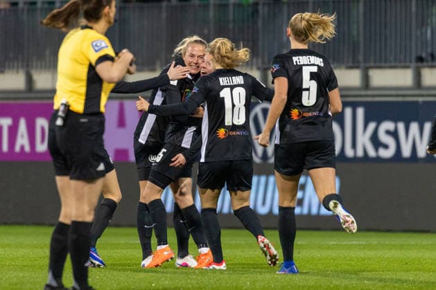 Germany, Google Pixel Womens Bundesliga, Season 2025 2026, Matchday 20, AOK Stadion, VfL Wolfsburg vs Bayer 04 Leverkusen Goal celebration after the 1-0 goal for VfL Wolfsburg by scorer Levels Janou VfL Wolfsburg, 15 , Kielland Justine VfL Wolfsburg, 18 , Peddemors Ella VfL Wolfsburg, 5 Copyright: xMichellexLukax