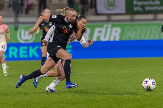 Germany, Google Pixel Womens Bundesliga, Season 2025 2026, Matchday 20, AOK Stadion, VfL Wolfsburg vs Bayer 04 Leverkusen, Peddemors Ella VfL Wolfsburg, 5 in duel against Wamser Carlotta Bayer 04 Leverkusen, 37 Copyright: xMichellexLukax