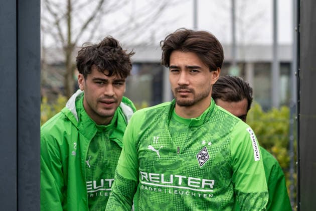 Giovanni Reyna Borussia Moenchengladbach, 13 and Jens Castrop Borussia Moenchengladbach, 17 come on the pitch Public training Borussia Moenchengladbach on the training ground at Borussia Park, 1 Bundesliga, Football, Season 2025 2026, 17 03 2026 Training Borussia Moenchengladbach, 1 Bundesliga, Season 2025 2026, 17 03 2026 Moenchengladbach Copyright: xEibner-Pressefoto ThomasxHaeslerx EP_THR