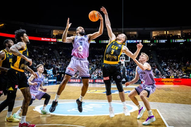 Basketball Berlin 18 03 2026 FIBA Champions League Round Of 16 Alba Berlin AEK Athens J wan Roberts Alba Berlin, No 13 Lukas Lekavicius AEK Athens, No 09
