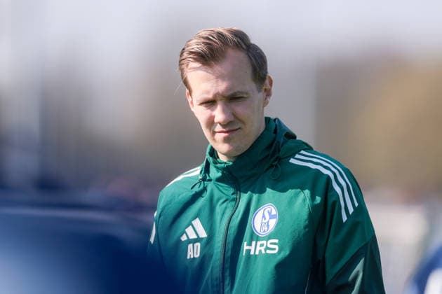 19 03 2026, Football, Training of FC Schalke 04 Co Coach Adin Osmanbasic FC Schalke 04 Gelsenkirchen Training ground FC Schalke 04 NRW Germany xRHR PHOTO YYx Copyright: RHR-FOTOx RHR-FOTO YY