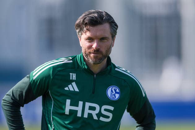 19 03 2026, Football, Training of FC Schalke 04 Co Coach Tim Hoogland FC Schalke 04 grinning Gelsenkirchen Training ground FC Schalke 04 NRW Germany xRHR PHOTO YYx Copyright: RHR-FOTOx RHR-FOTO YY