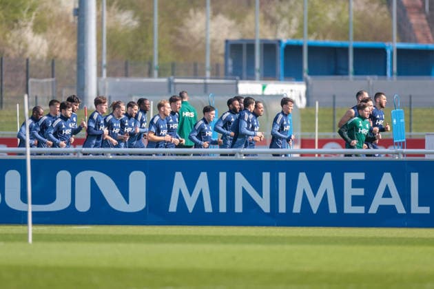 19 03 2026, Football, Training of FC Schalke 04 The players of S04 warm up Gelsenkirchen Training ground FC Schalke 04 NRW Germany xRHR PHOTO YYx Copyright: RHR-FOTOx RHR-FOTO YY