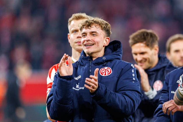 MAINZ, GERMANY - MARCH 19: Nikolas Veratschnig (1. FSV Mainz 05, 22) cheers after the 2-0 win and qualification for the quarter-finals in the Conference League match between 1. FSV Mainz 05 vs. SK Sigma Olomouc at the MEWA Arena of the UEFA Conference League second leg of the round of 16 on March 19, 2026 in Mainz, Germany. Rhineland-Palatinate Germany Copyright: xStephanxHahnex