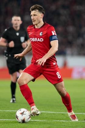 Maximilian Eggestein 8 SC Freiburg on the ball, portrait, portrait format, vertical, SC Freiburg vs KRC Genk, Soccer, Europa League 2025 2026, Round of 16, 19 03 2026 Freiburg Baden Wuerttemberg Germany Copyright: xkolbert-press MarkusxVerwimpx
