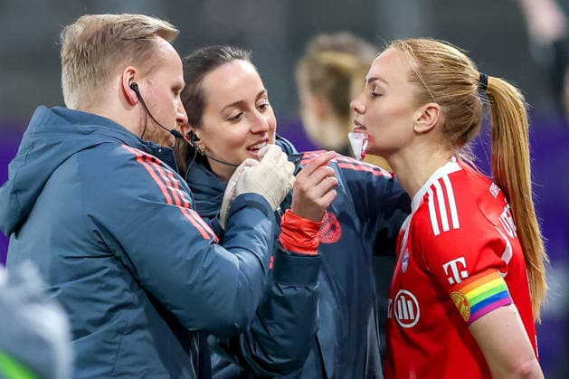 20 03 2026, Football, 1 Womens Bundesliga, SGS Essen FC Bayern München, Stadion Hafenstraße, Google Pixel Frauenbundesliga, 21 Spieltag, Saison 2025 2026 Glodis Viggosdottir FC Bayern Muenchen 04 must receive medical treatment for head injury Kinn DFB regulations prohibit any use of photographs as image sequences and or quasi video Nordrhein Westfalen Germany
