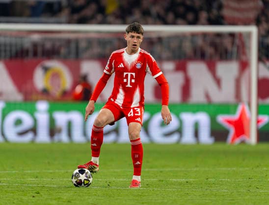 18 03 2026, Football UEFA Champions League 2025 2026 Round of 16 second leg, FC Bayern Munich Atalanta Bergamo, at the Allianz Arena Munich, Filip Pavic FC Bayern Munich pensive