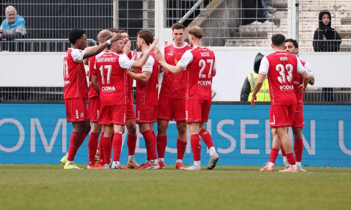 21 03 2026, Germany, Stuttgart, Soccer Regionalliga Südwest, SV Stuttgarter Kickers vs KSV Hessen Kassel, cheering after the 0 1 goal, scorer Jan Dahlke KSV