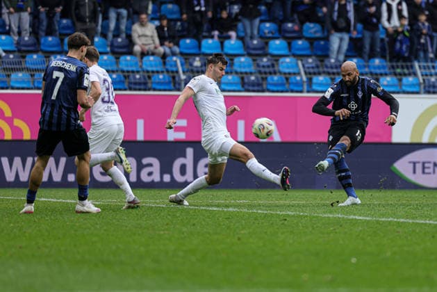21 03 2026, xhettx, Fußball 3 Liga, SV Waldhof Mannheim Erzgebirge Aue v l Boyd Terrence SV Waldhof Mannheim, 13 with the shot on goal DFL DFB REGULATIONS PROHIBIT ANY USE OF PHOTOGRAPHS as IMAGE SEQUENCES and or QUASI VIDEO