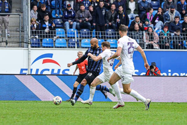 21 03 2026, xhettx, Fussball 3 Liga, SV Waldhof Mannheim Erzgebirge Aue v l Boyd Terrence SV Waldhof Mannheim, 13 with the shot to 2 1 DFL DFB REGULATIONS PROHIBIT ANY USE OF PHOTOGRAPHS as IMAGE SEQUENCES and or QUASI VIDEO