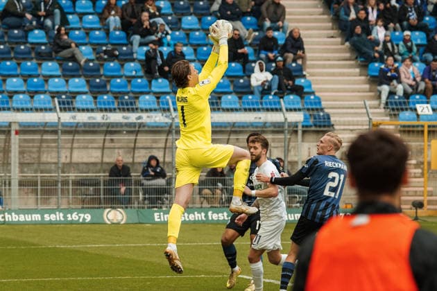 Germany Soccer 3 Liga 2025 2026 , Matchday 30 SV Waldhof Mannheim vs FC Erzgebirge Aue Carl Benz Stadion Mannheim Thijmen Nijhuis SV Waldhof Mannheim, 1 gesture, gesture, release, on the ball Copyright: xBennetxLongx