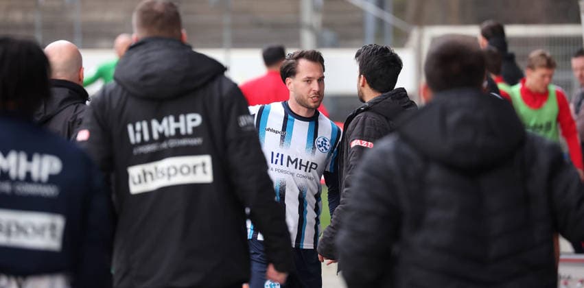 21 03 2026, Germany, Stuttgart, Soccer Regionalliga Südwest, SV Stuttgarter Kickers vs KSV Hessen Kassel, David Tomic Kickers nsch his yellow red card