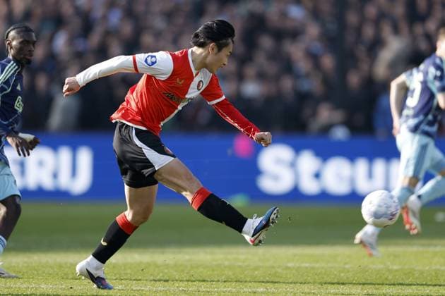 ROTTERDAM - Ayase Ueda of Feyenoord during the Dutch Eredivisie match between Feyenoord and AFC Ajax at Feyenoord stadium De Kuip on March 22, 2026 in Rotterdam, the Netherlands. MAURICE VAN STEEN ANP Eredivisie 2025-2026 xVIxANPxSportx xMauricexvanxSteenxIVx 554110444 originalFilename: 554110444