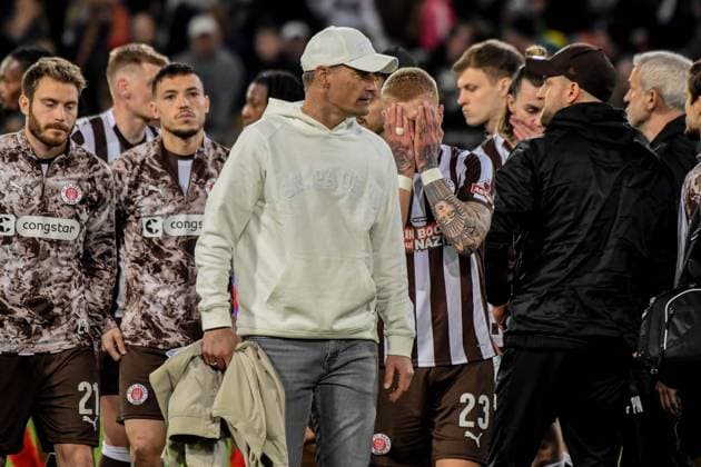 Disappointment Lars Ritzka Mathias Pereira Situation Coach Alexander Blessin Louis Oppie Pauli Freiburg Germany , Hamburg , Millerntorstadion , Football , 1 Bundesliga , FC St Pauli SC Freiburg