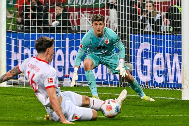 GER, 1 FBL, FC Augsburg vs VfB Stuttgart 22 03 2026, WWK Arena, Augsburg, GER, 1 FBL, FC Augsburg vs VfB Stuttgart, in the picture rescue action of Cedric Zesiger FC Augsburg, 16 in front of the goal of Finn Dahmen FC Augsburg, 1 nordphotoxGmbHx xHafner nph00200