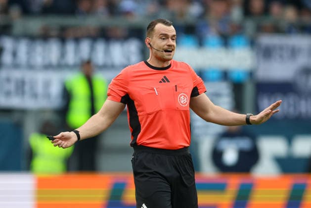 Soccer, Men 3 League, MSV Duisburg TSV 1860 Munich, Matchday 30, Schauinsland Reisen Arena Referee Richard Hempel