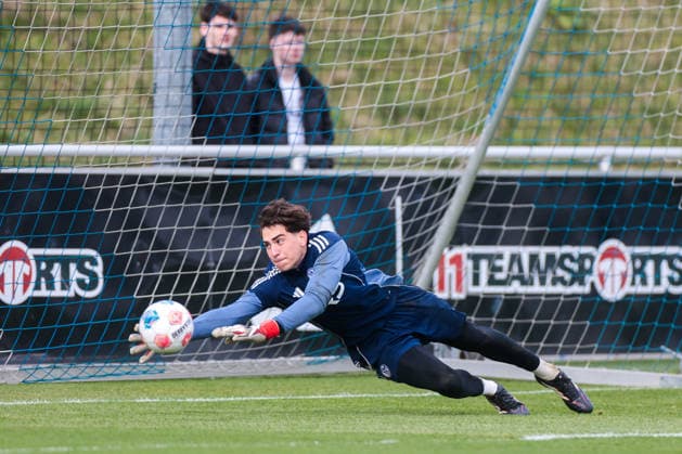 24 03 2026, Soccer, Training of FC Schalke 04 Goalkeeper Nick Bodon FC Schalke 04 Gelsenkirchen Training ground FC Schalke 04 NRW Germany xRHR PHOTO YYx Copyright: RHR-FOTOx RHR-FOTO YY