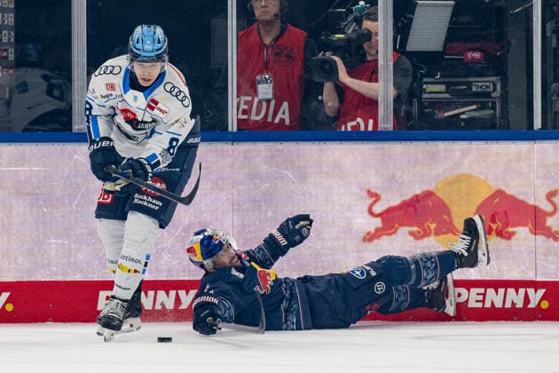 Fight for the puck duel between Philipp Krauss ERC Ingolstadt, 8 and Fabio Wagner EHC Red Bull Muenchen, 55 GER, EHC Red Bull Muenchen vs ERC Ingolstadt, Ice Hockey, DEL, Playoffs, Quarterfinals Game 1, Season 2025 2026, 24 03 2026 GER, EHC Red Bull Muenchen vs ERC Ingolstadt, Ice Hockey, DEL, Playoffs, Quarterfinals Game 1, Season 2025 2026, 24 03 2026 Muenchen Copyright: xEibner-Pressefoto HeikexFeinerx EP_HFR